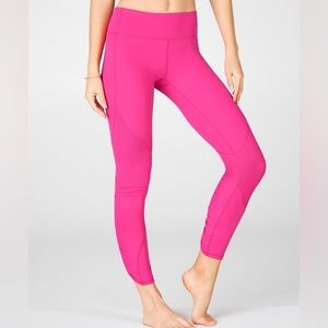 Fabletics Mid-Rise Pure Luxe Ruched 7/8 legging size Medium